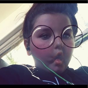 Meet your Posher, Adrianna